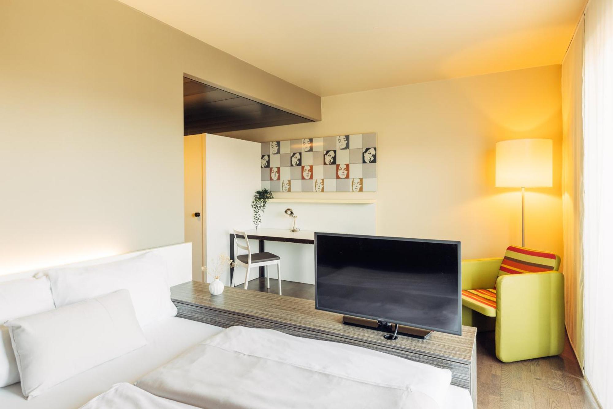Harry'S Home Hart Bei Graz Hotel & Apartments Exterior foto
